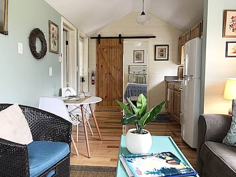 #1 Cozy cottage minutes from the beach!
