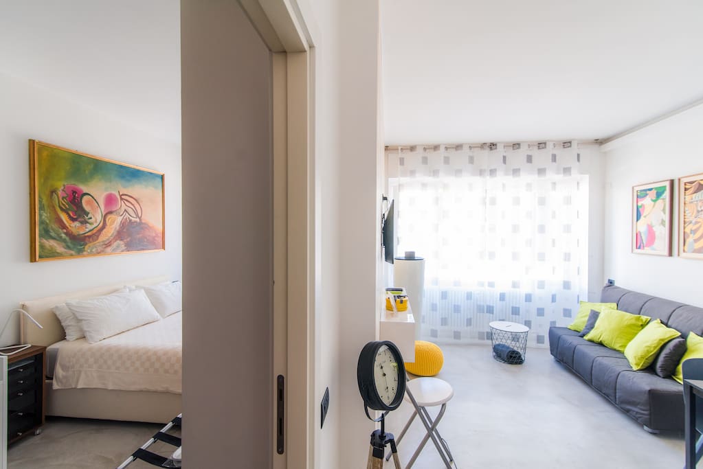 panoramica ambienti: camera da letto e soggiorno