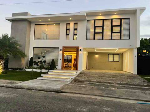 Cheerful house with pool