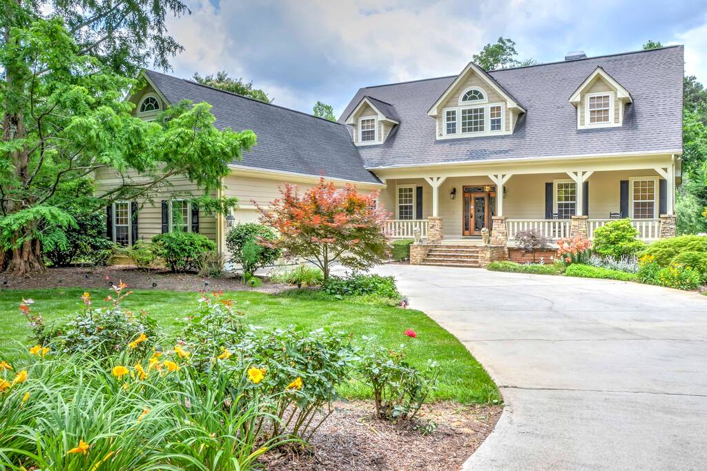 Your peaceful lake retreat awaits in this alluring Young Harris vacation rental house!