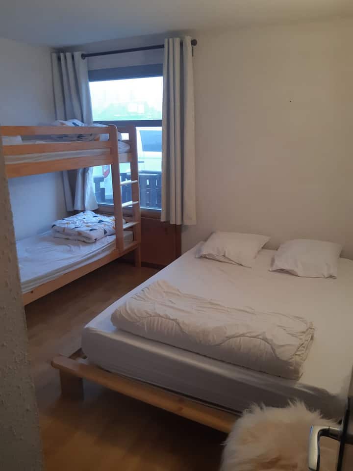 Schlafzimmer 1