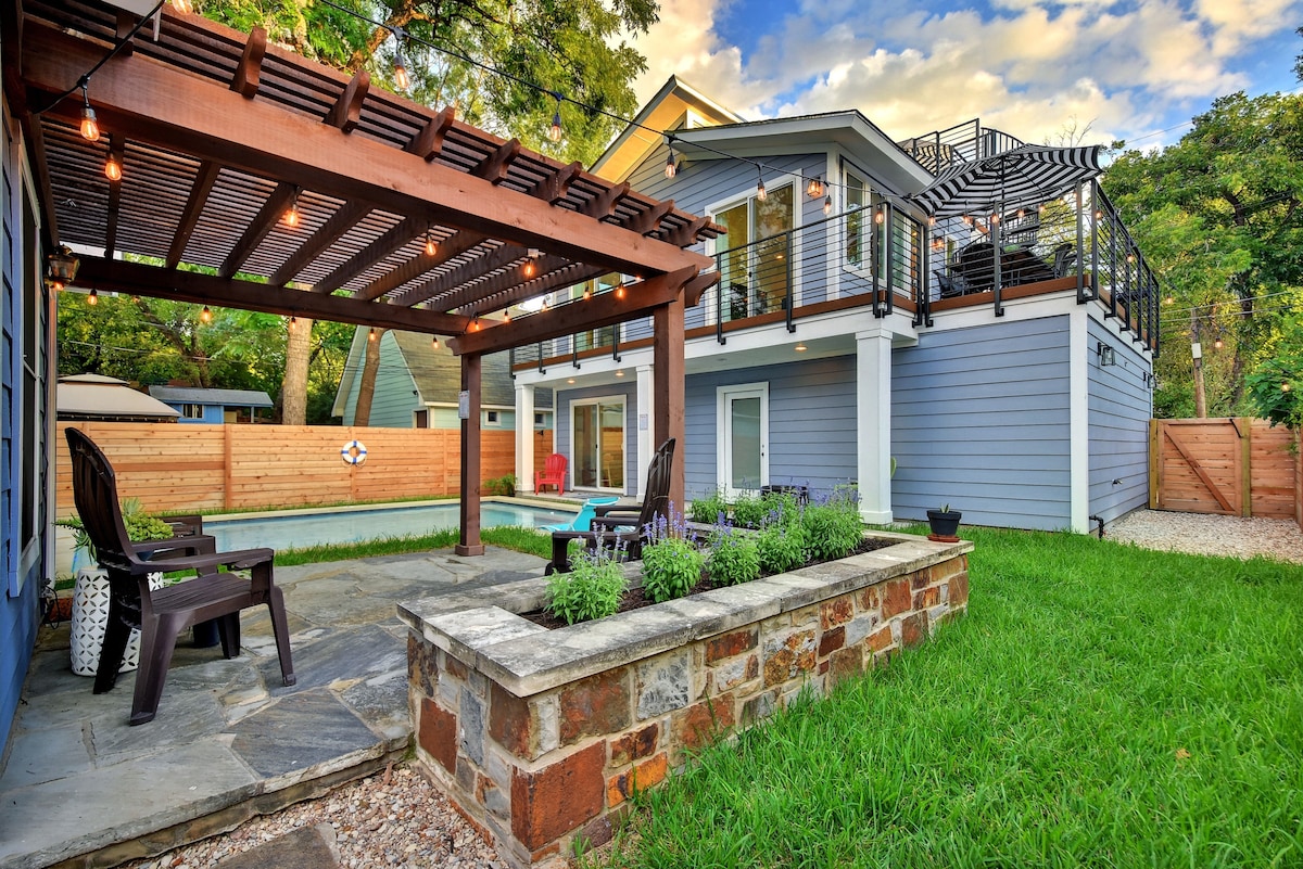 Bright + Chic Back House | Walk Downtown