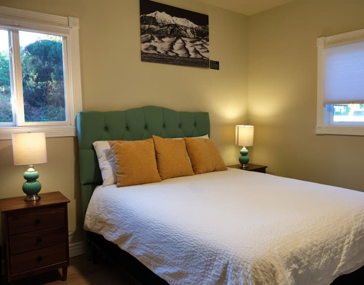 楼下卧室标准双人床# 7