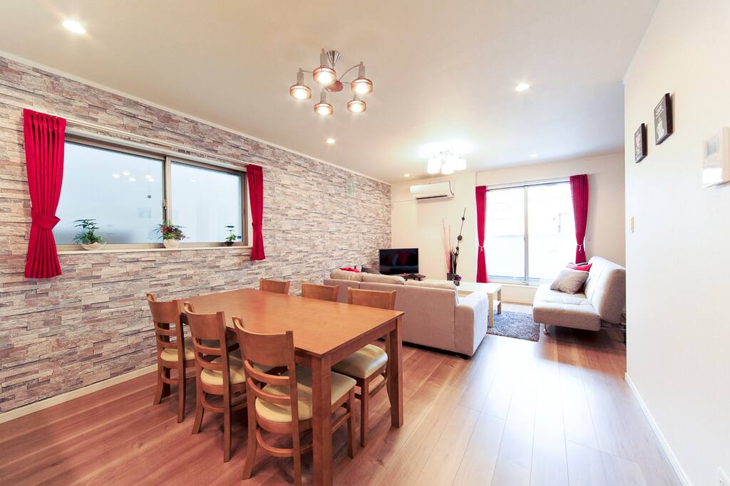 It is very convenient location!
to Namba (Doutonbori) 5min.
to USJ 35min.
to Kyoto 70min.
to Nara 50min.
to Kobe 50min.
You will be able to enjoy the traditional charm of Japan with my house.( Tamadehigashi, Osaka)