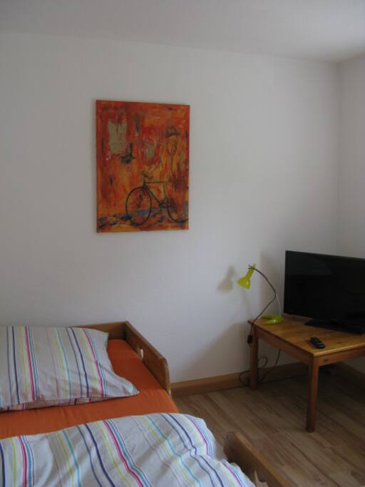 Bett und Fernseher