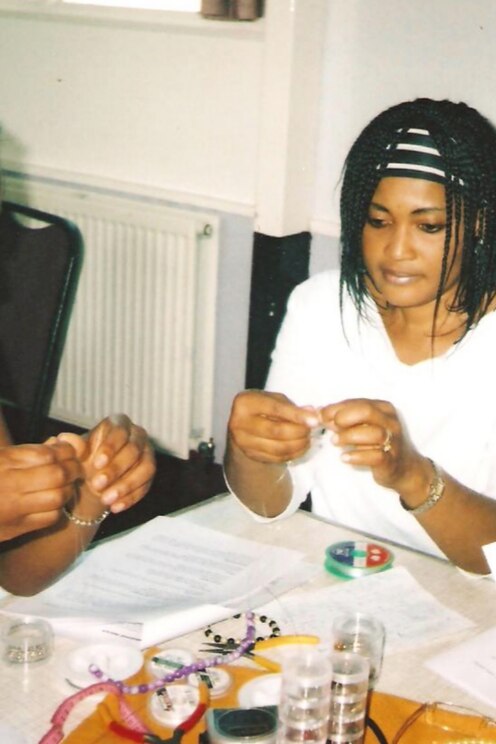 Show full-screen, host-provided image