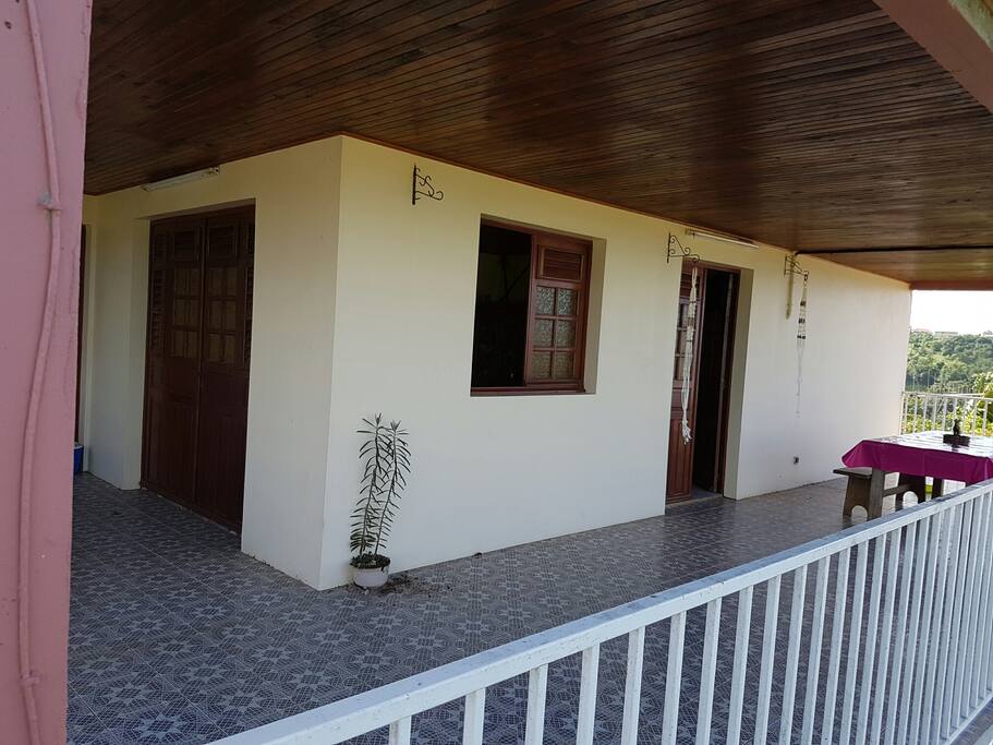 MAISON SUR ÉLEVÉE