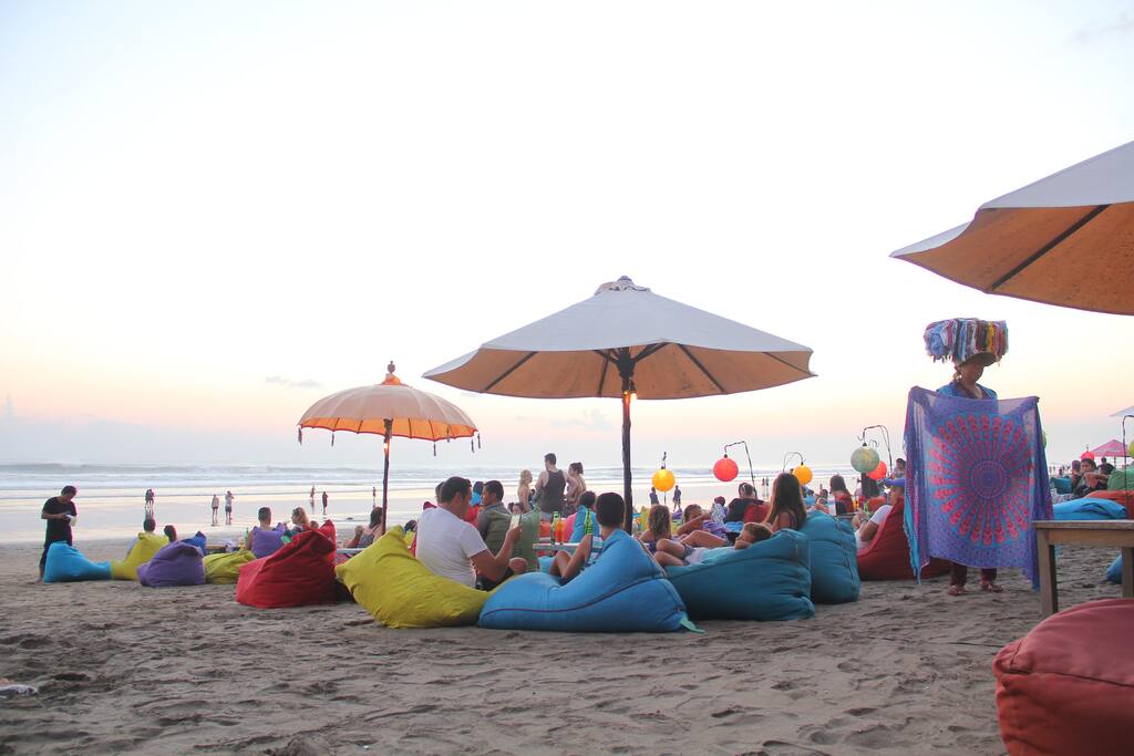 Near to the beach 300 meter by walk nice for sunset