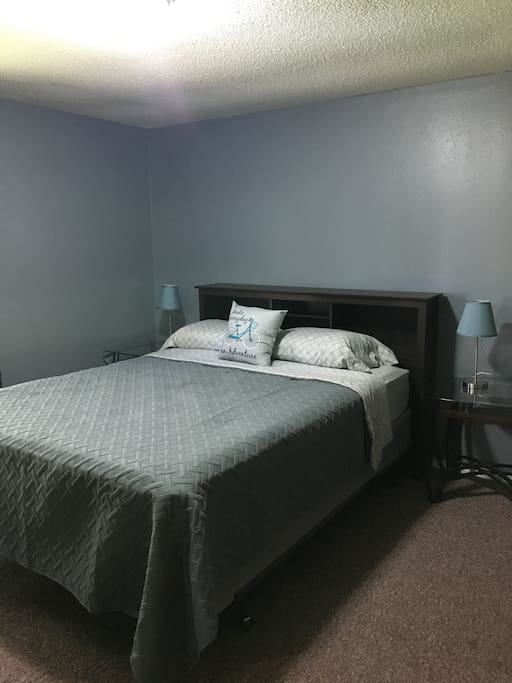 Queen Room w/ TV