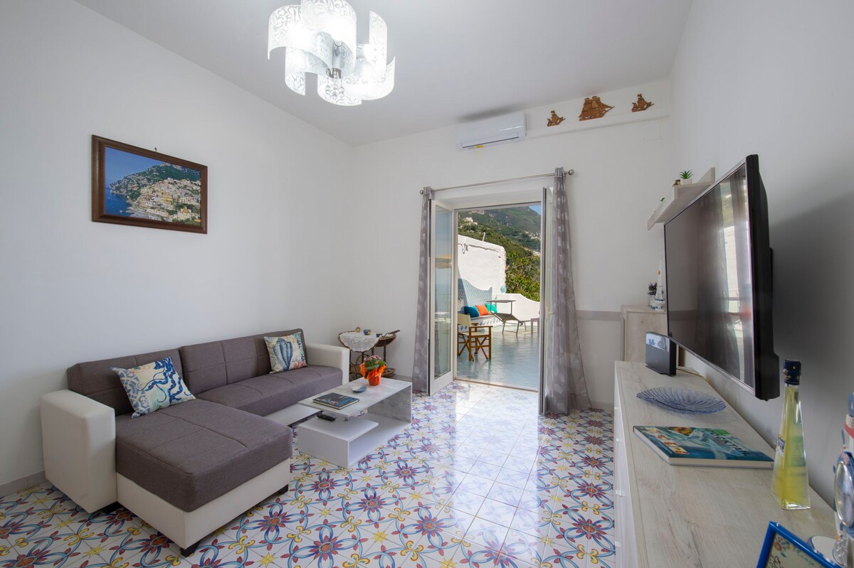 Successful Airbnb property: Blue Sky a terrace between sea and the mountains in Positano
