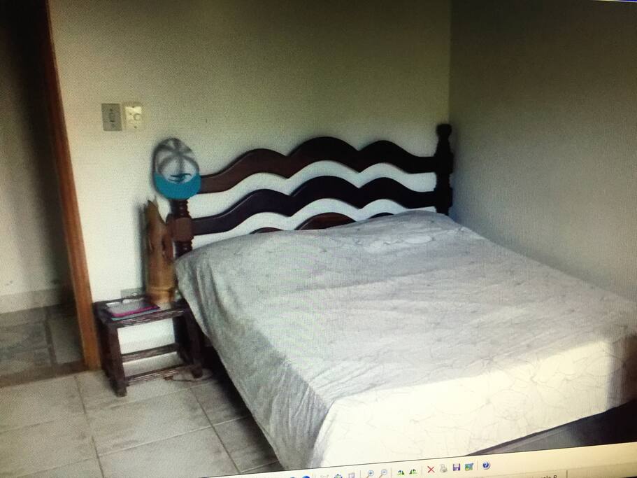 Terceiro quarto 1 cama de casal é uma solteiro