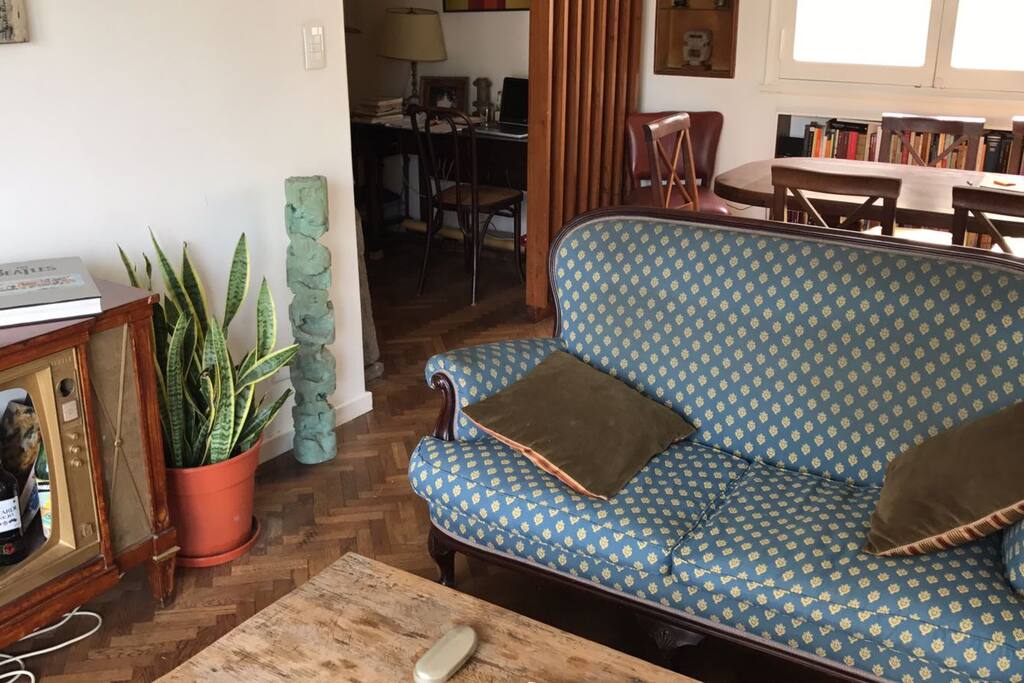 I am trying to give you a rudimentary 360 tour...