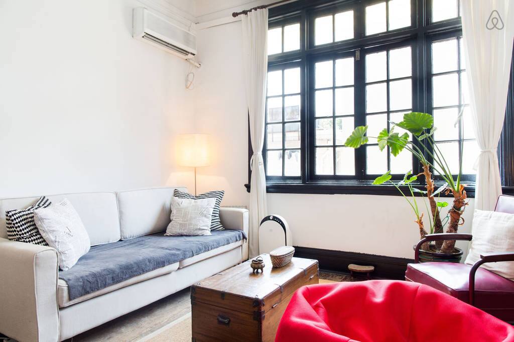 Large windows with no neighbours across give you privacy