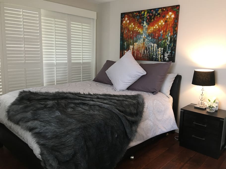Main bedroom with queen bed and ensuite