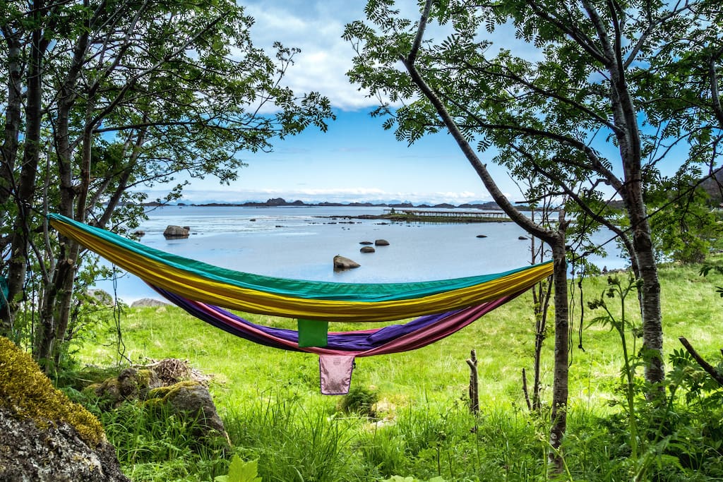 2 king size hammocks. Imagine lying there, enjoying the view and hear the sound from the ocean and the birds. I promise, it’s relaxing!