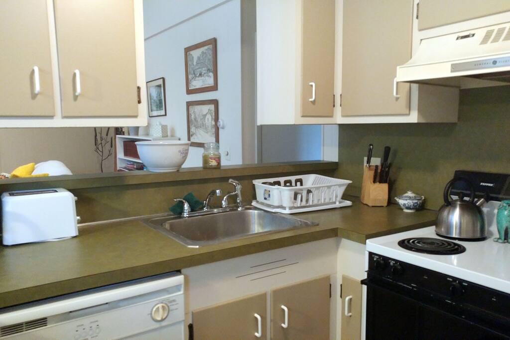 Open plan. Kitchen, dining area and living room.