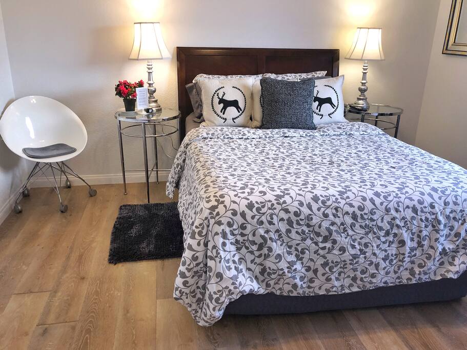 The guest Room - with Queen Bed and pillow top mattress. Very comfortable.