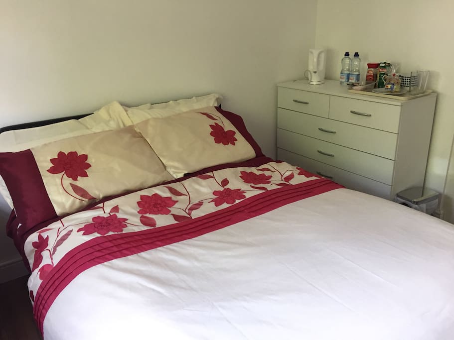 Comfortable double bed . Tea coffee .