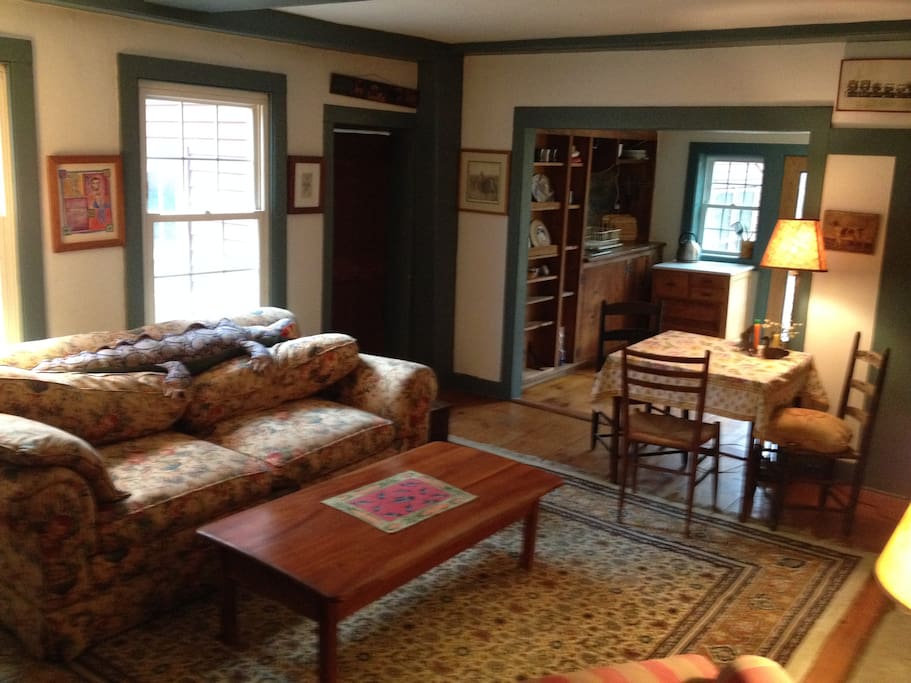 Living Room: bring your books!