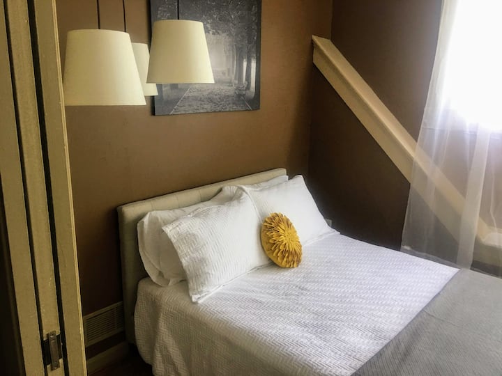 Спалня 2 с легло в пълен размер