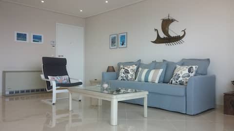 Top Airbnb: Overlooking the blue sea ... in δήμος ραφήνας πικερμίου