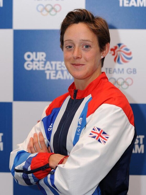 Show full-screen, host-provided image