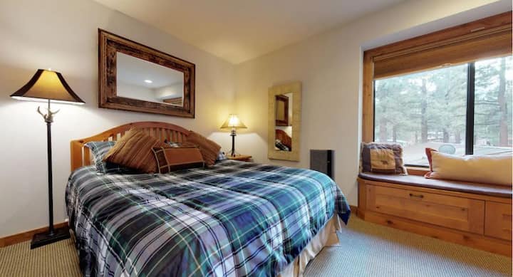 The second bedroom offers a comfortable queen-size bed, cozy linens, plenty of storage, and in-room laundry. Located on the main floor near a full bathroom, it’s a peaceful retreat for couples or solo travelers.