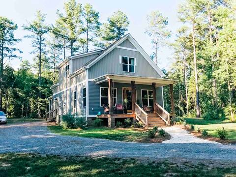 Private Paradise (Sleeps 8 comfortably) + HOT TUB