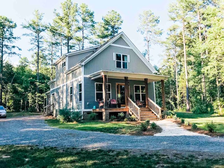 Private Paradise (Sleeps 8 comfortably) + HOT TUB