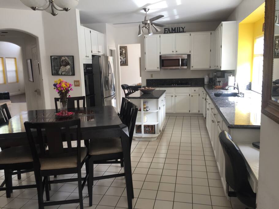 Kitchen / Breakfast Area