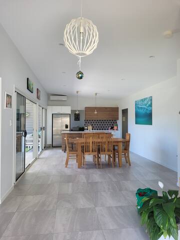 Large private 4 bedroom home. gallery image 2