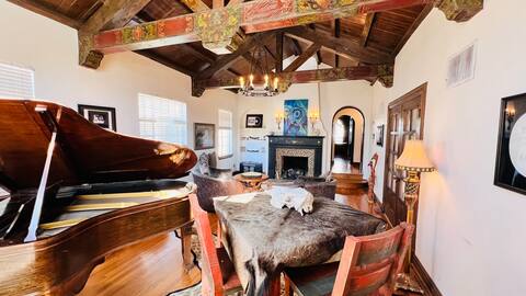 Historic Spanish Home, minutes from Everything!
