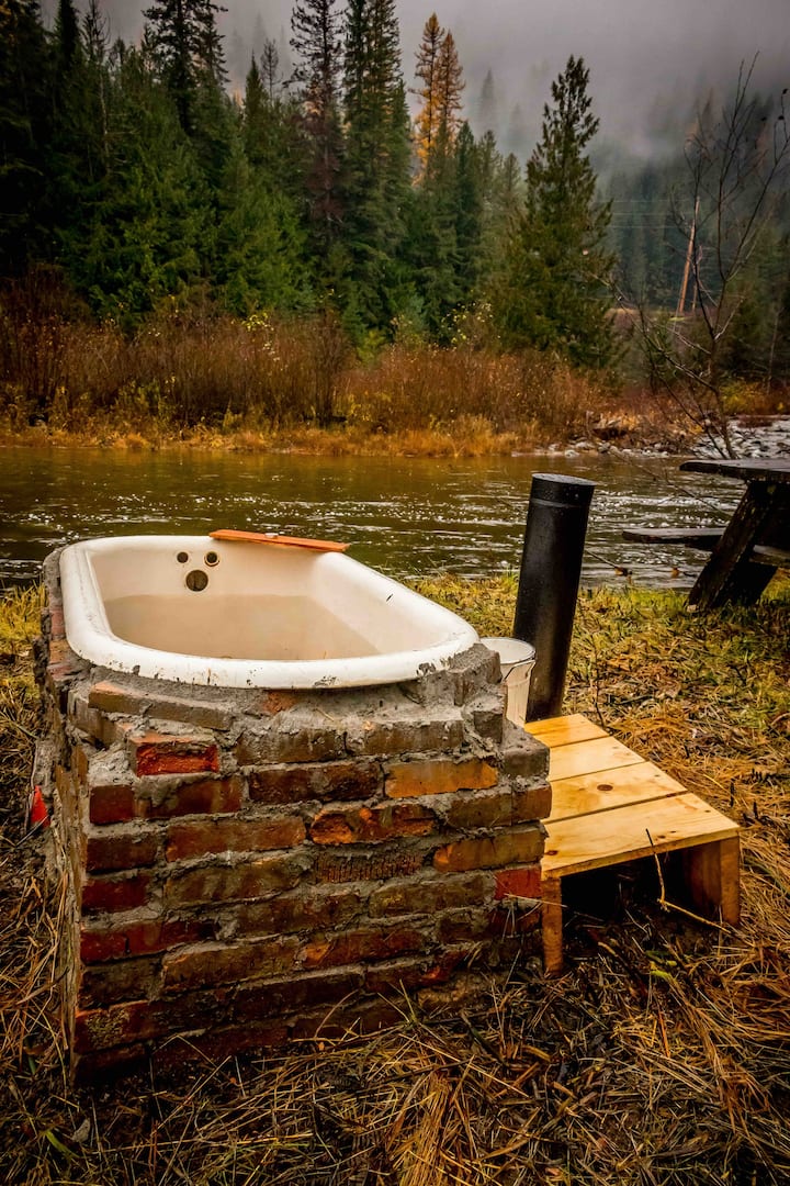 airbnb rentals hot tubs bc