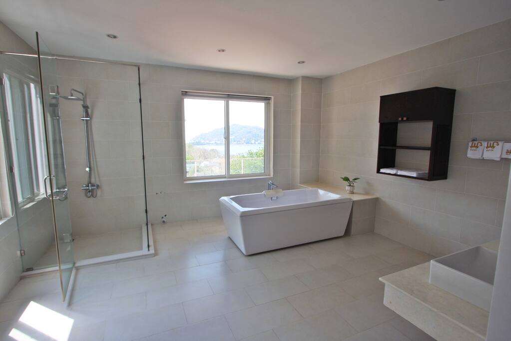 Big Toilet with hot and cold bath tub