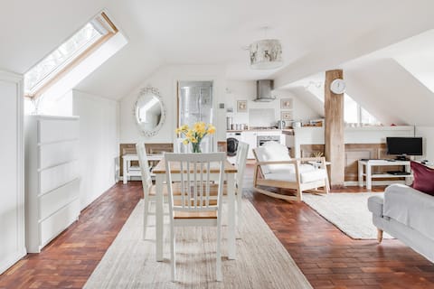 Explore the Cotswolds From a Charming Home