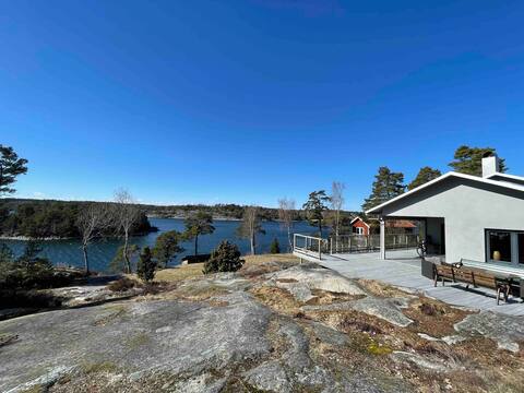 Modern villa in Stockholms archipelago with sauna