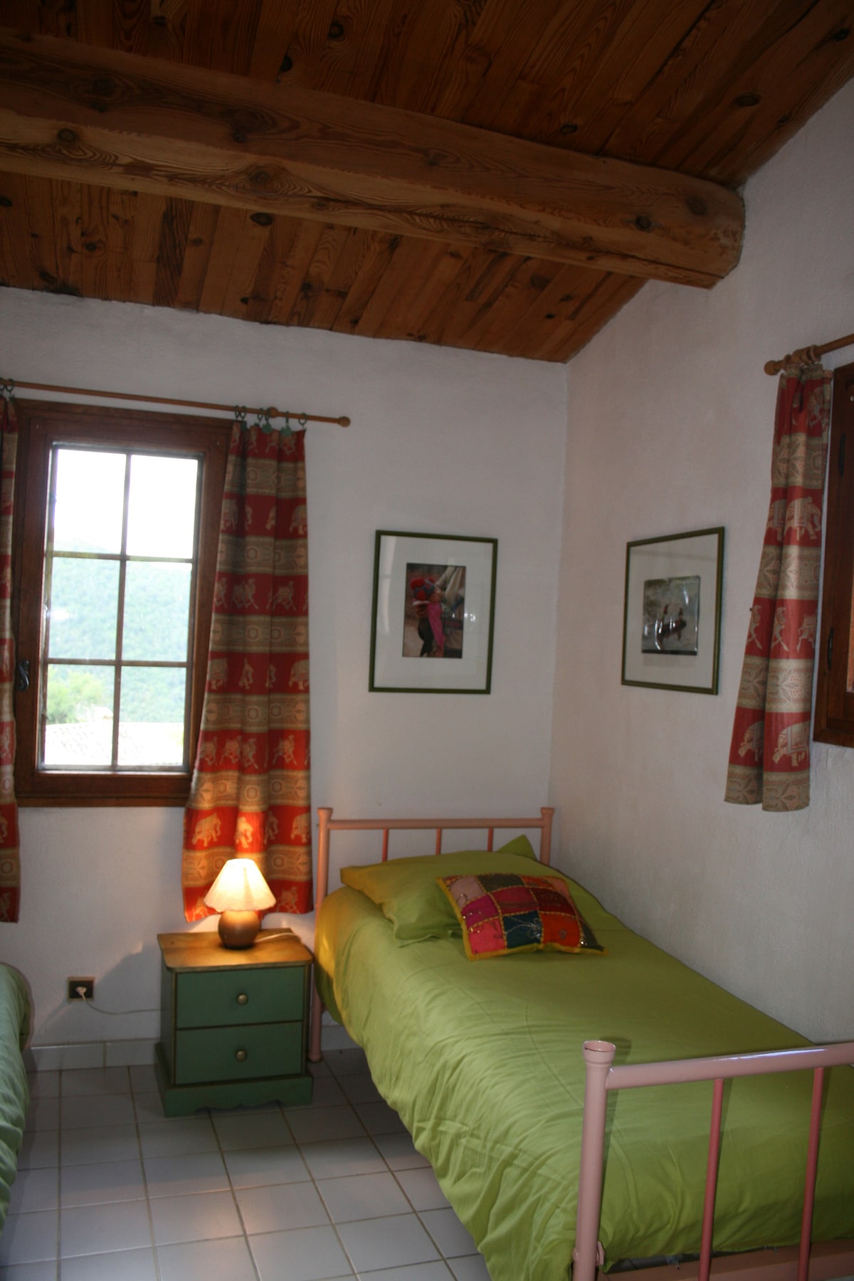  спалня 2 с изглед към тераса: 1 единично легло.