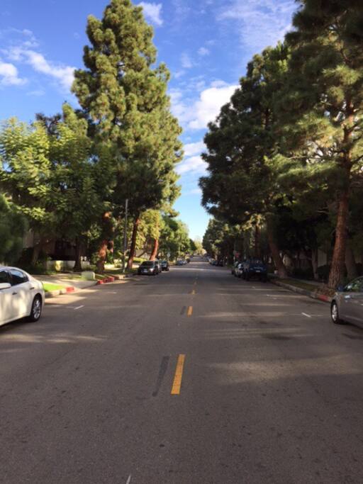 Street Parking available for Free. 15 min away from LAX.