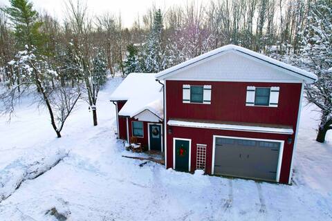 Cozy 4BR Cottage w/private pond - 20 min to Stowe!