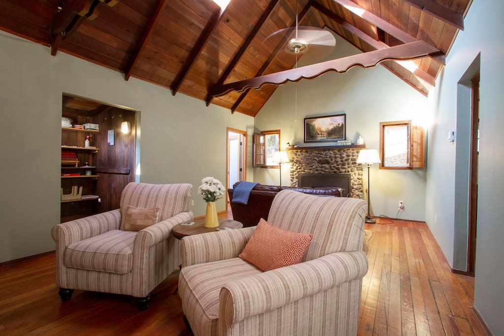 The perfect spot for morning coffee or evening chats. These armchairs face out to hillside vineyards.
