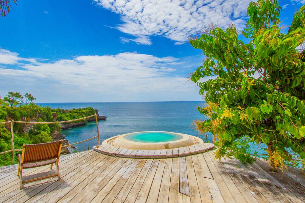 Jacuzzi with sea view