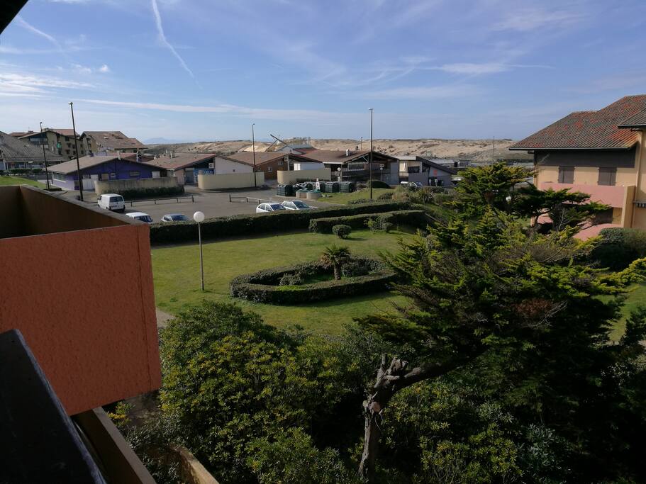 Vu du jardin par le balcon