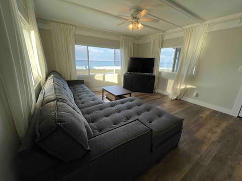 Lakefront Home! Hot tub, fire pit, sunset views