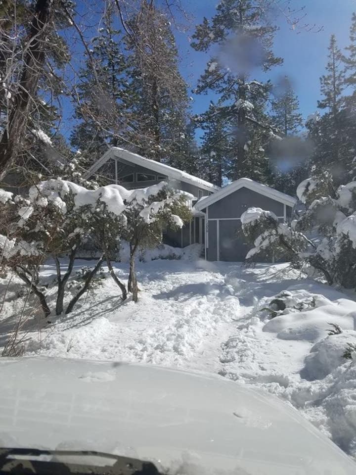 Group Home, Value w/WiFi sleep 11+ Chalets for Rent in Big Bear