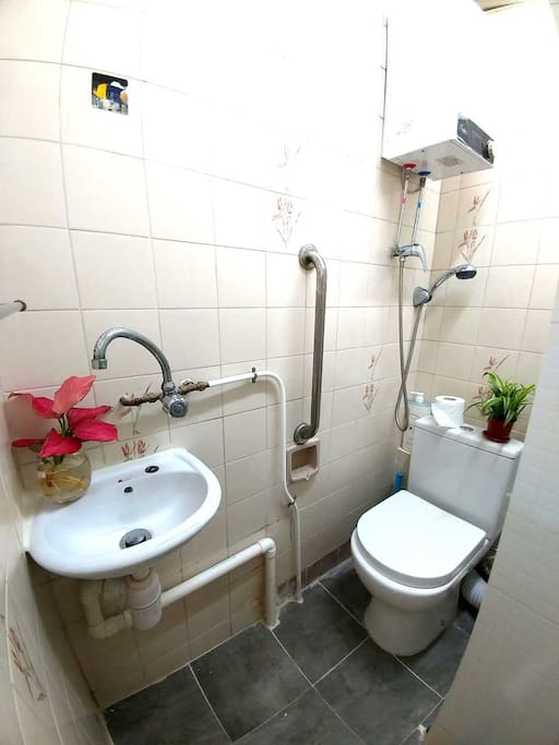 2 toilets in the apartment.