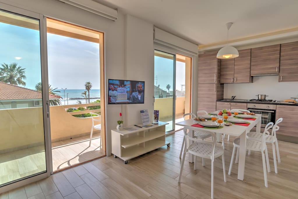 Kitchen - Lounge