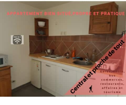Bien situé pratique, en plein centre