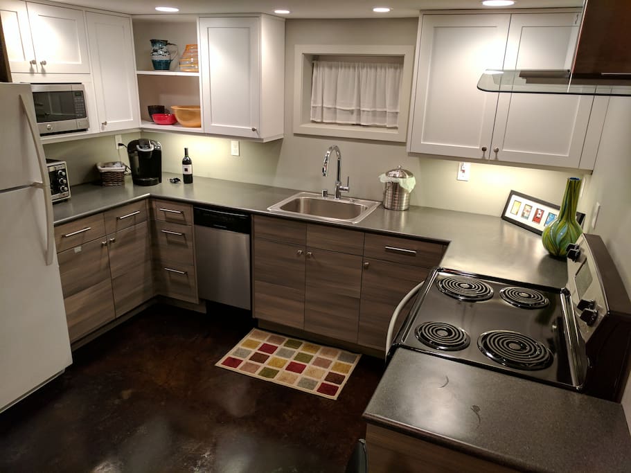 Kitchen (open to the living room)