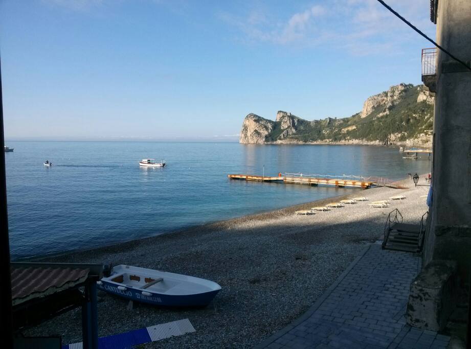 Panorama al mattino dalla finestra della veranda