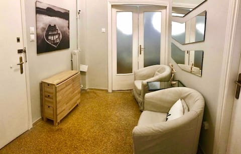 Top Airbnb: central to all attractions+walk to E-train/M-Subway in ΣΤΕΡΝΑ